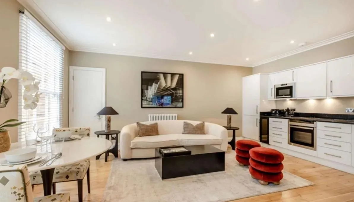 Cozy and elegant serviced apartment at Three Falcons
